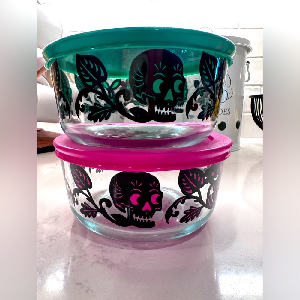 Set of 2 new Pyrex 4 cup glass containers skull flower